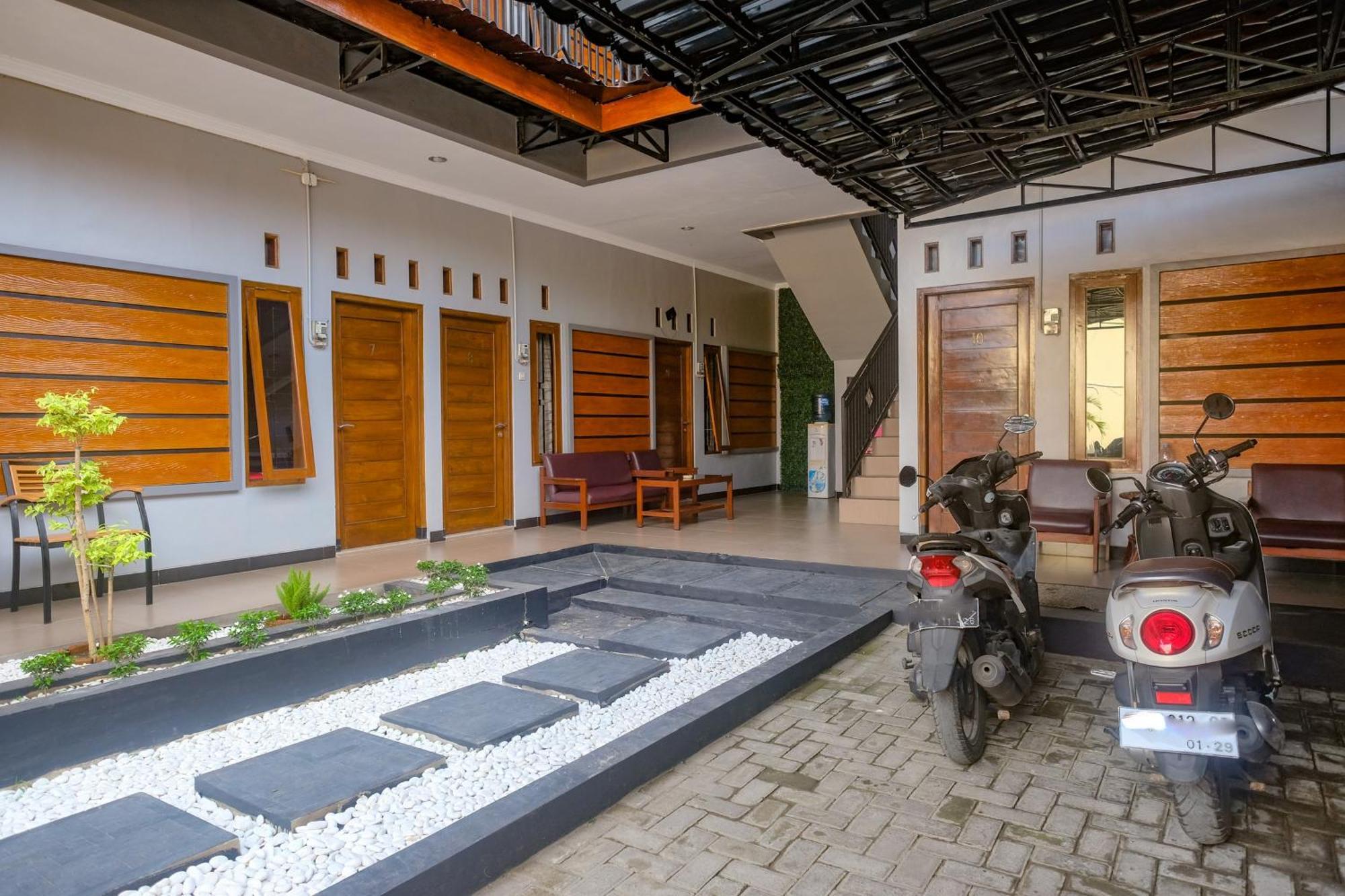 Al Abror Homestay Mandala Krida Mitra Reddoorz Yogyakarta Esterno foto