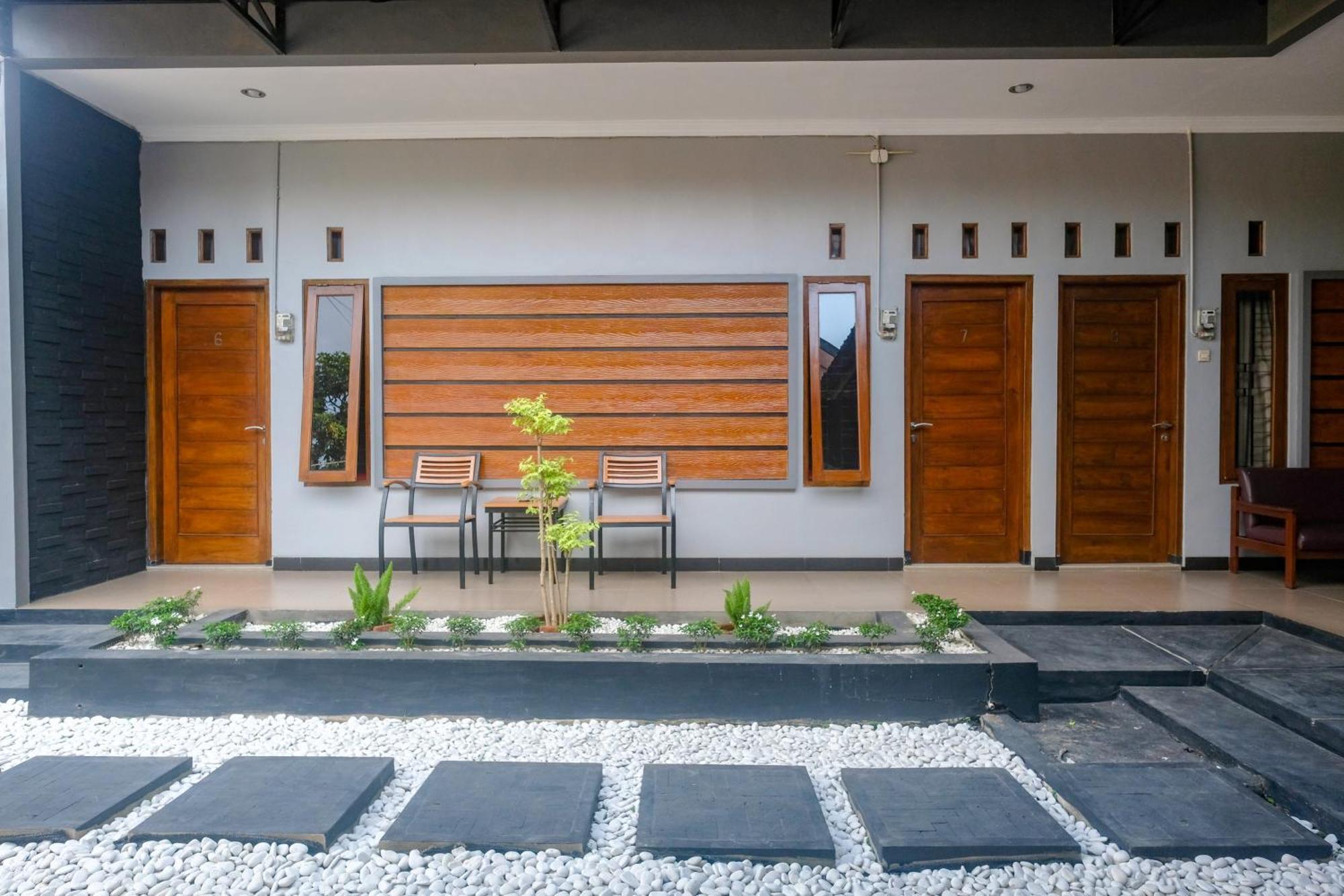 Al Abror Homestay Mandala Krida Mitra Reddoorz Yogyakarta Esterno foto