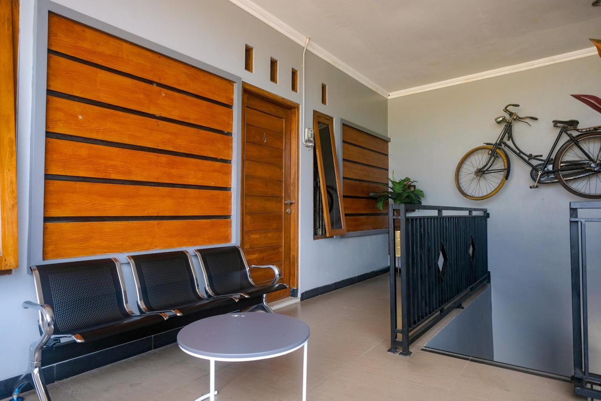 Al Abror Homestay Mandala Krida Mitra Reddoorz Yogyakarta Esterno foto